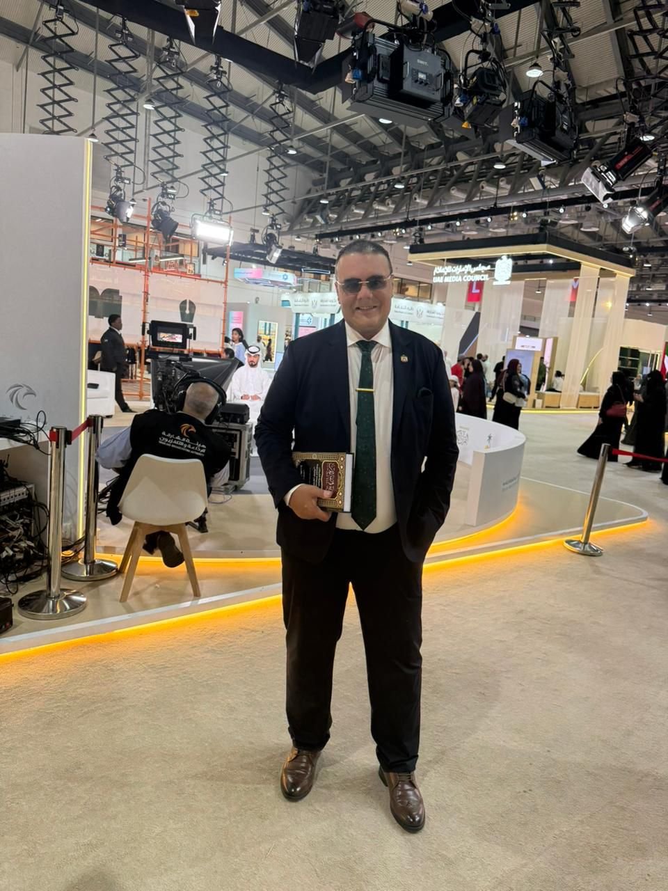 علاء نصر يوقع أحدث مؤلفاته في معرض الشارقة الدولي للكتاب