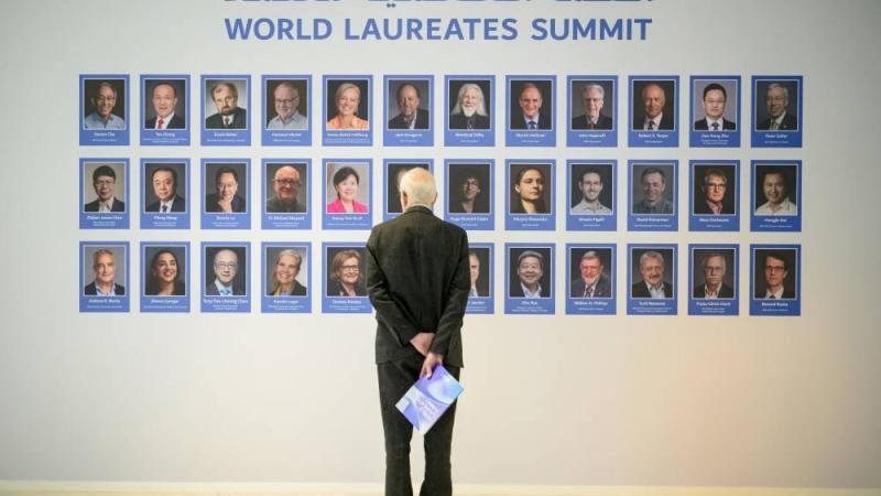 عباقرة العالم من الإمارات: الذكاء الاصطناعي خيار مجتمعي